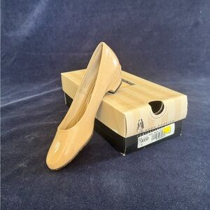 1995 Nude Hush Puppies kitten heel